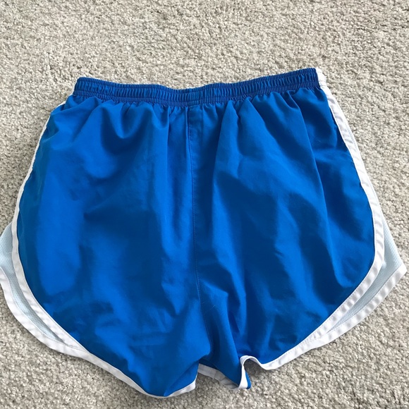 Nike Women’s Tempo Shorts - Picture 2 of 4